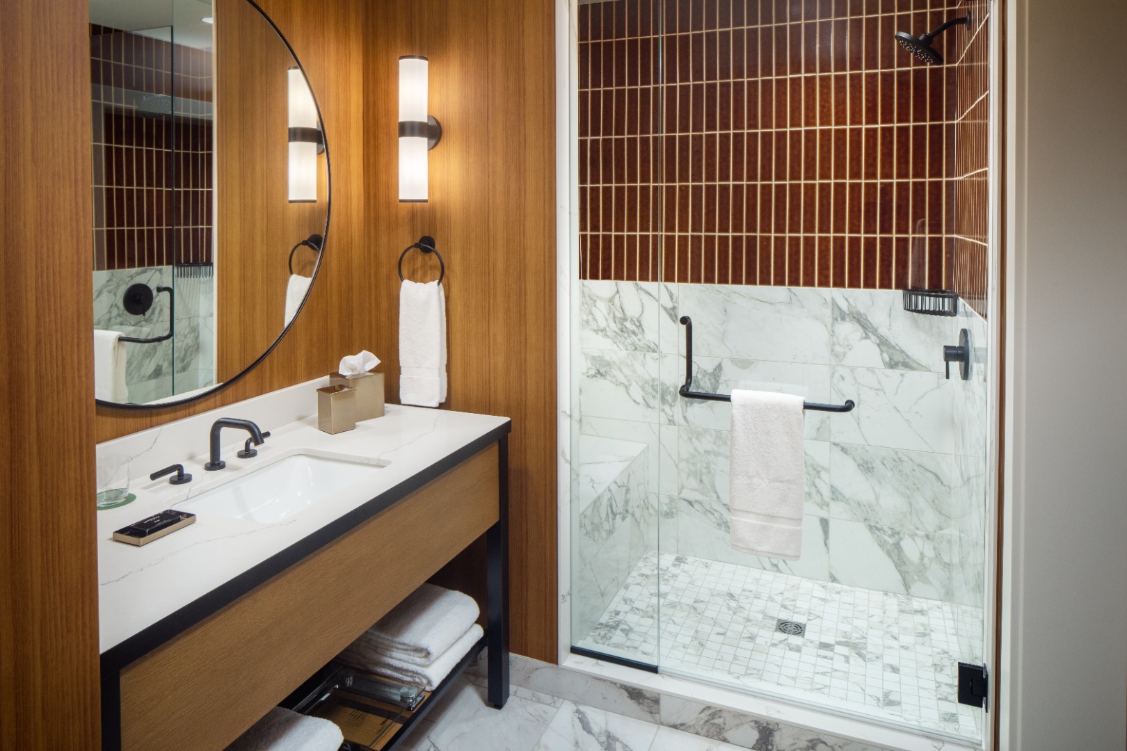 the_benson_hotel_mountain_theme_bath